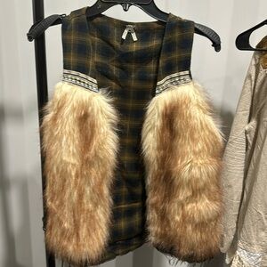 Gimmicks faux fur vest